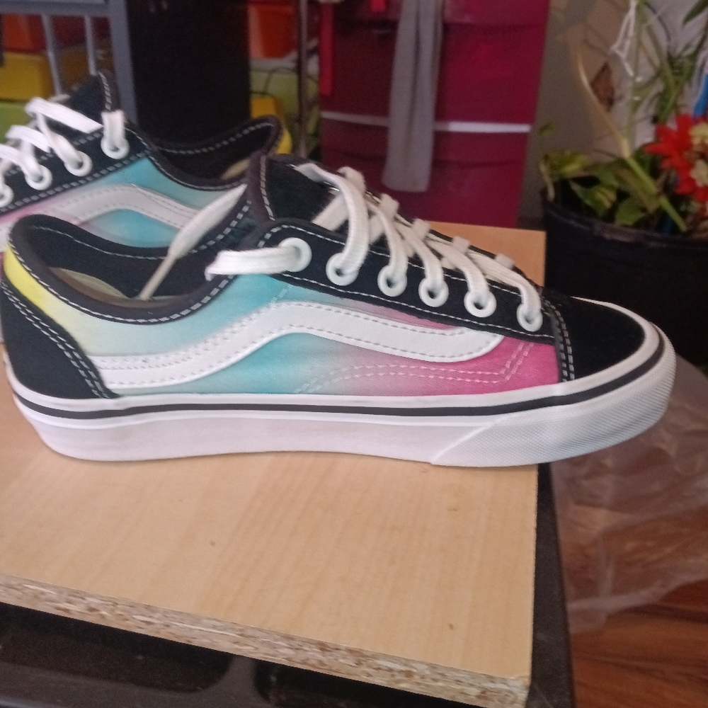 Vans - Picture 4 of 9